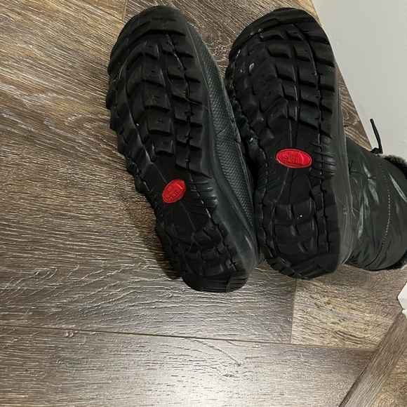 Girls The North Face Black Goose Down Slip on Boots - Picture 7 of 11